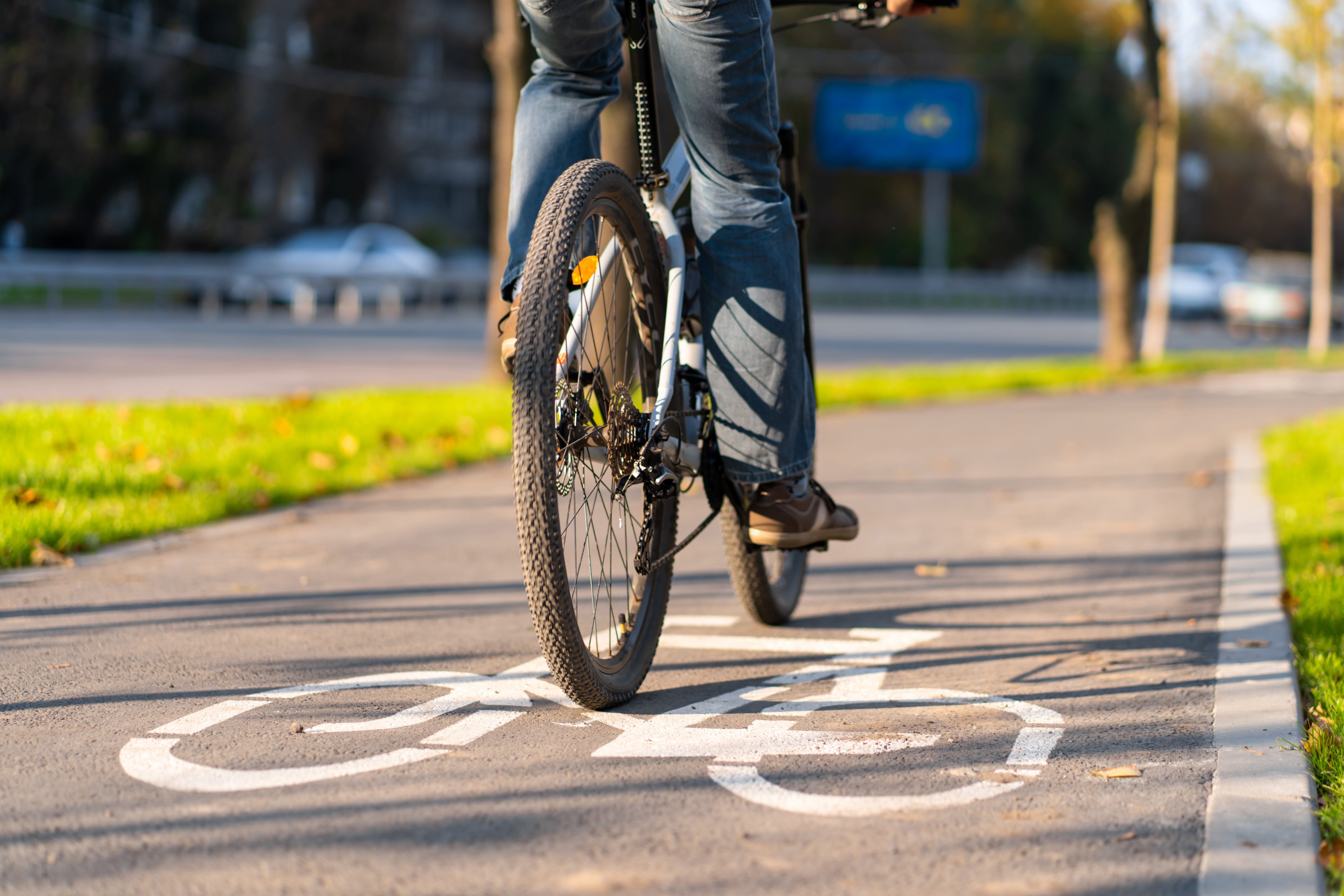 Czy rowerzysta musi ustąpić pierwszeństwa na ścieżce rowerowej?