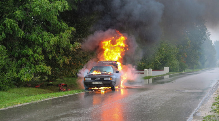 Ubezpieczenie samochodu od pożaru - ile kosztuje?