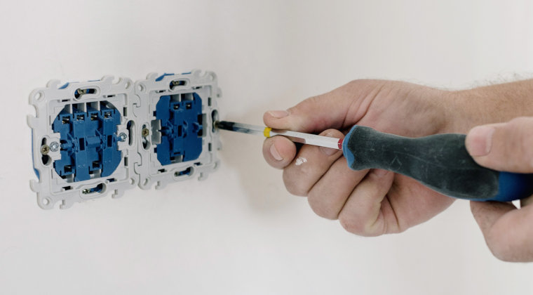 Przegląd instalacji elektrycznej a ubezpieczenie