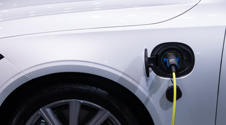 Ubezpieczenie samochodu elektrycznego. Ile może wynieść składka?